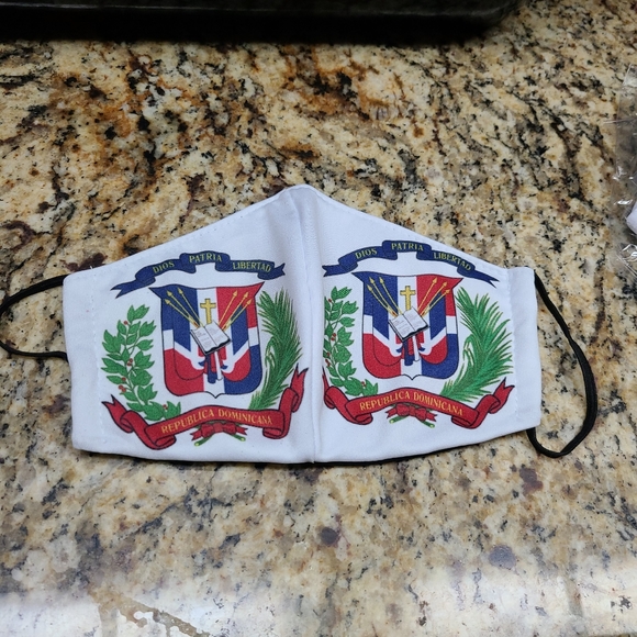 NWT Dominican Republic Mask - Picture 8 of 9